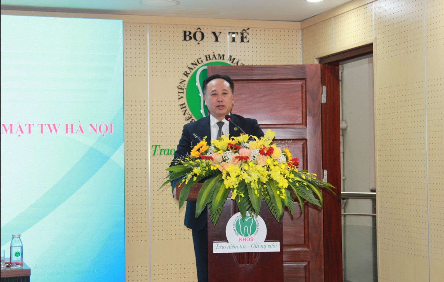 Bí thư Đảng ủy, Giám đốc bệnh viện Trần Cao Bính phát biểu tại Đại hội